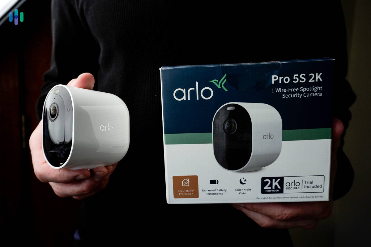Arlo Pro 5S 2k and its packaging Arlo Pro 5S 2k and its packaging