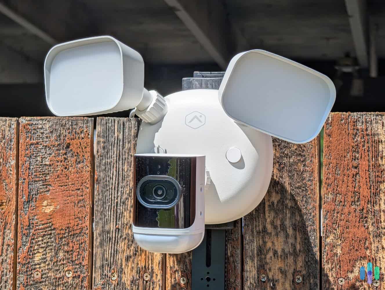 Frontpoint-premium-floodlight-camera-on-fence Frontpoint premium floodlight camera on fence